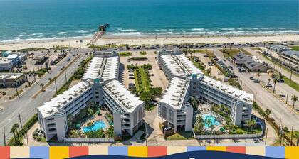 Cute condo on Seawall across from beach