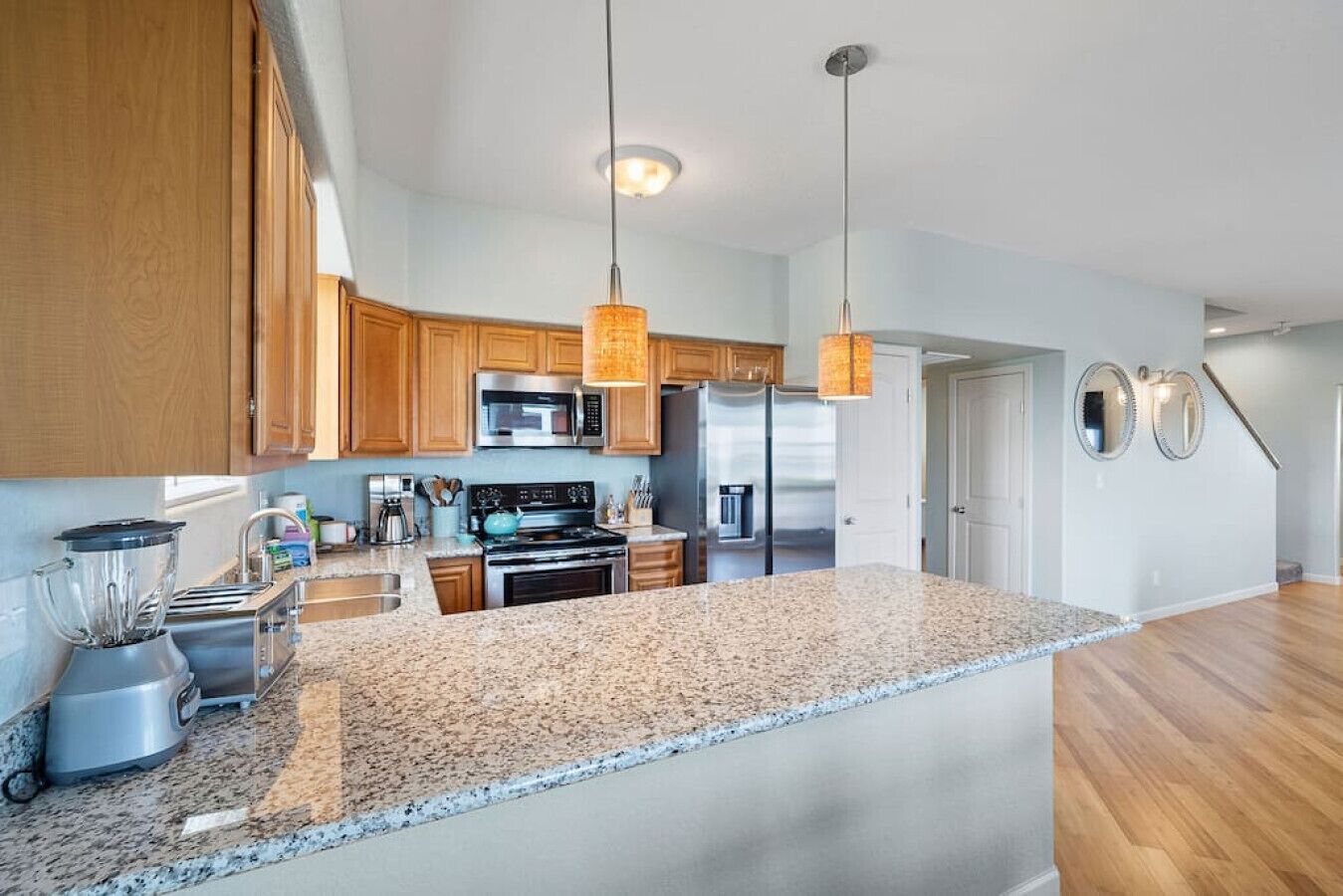 Kylskåp, mikrovågsugn, ugn och spishäll