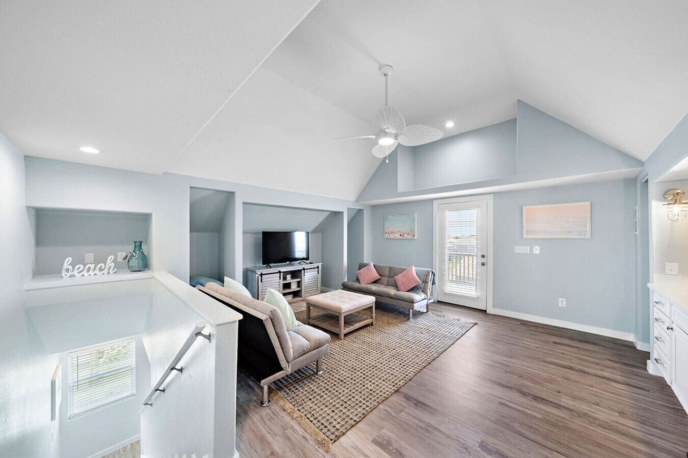 Smart TV, videojuegos, tenis de mesa y libros 