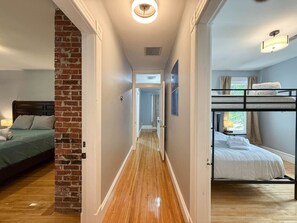 15 slaapkamers, een bureau, wifi, beddengoed