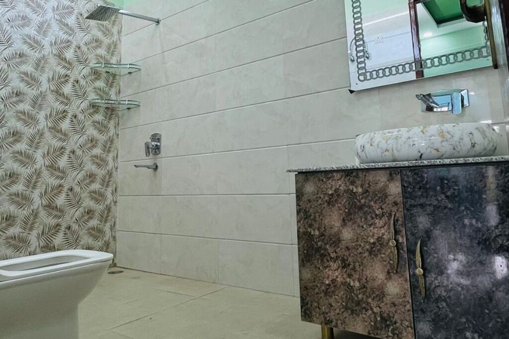 Shower, towels, soap