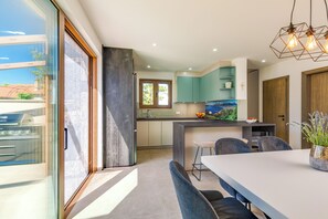 Oven, stovetop, dishwasher