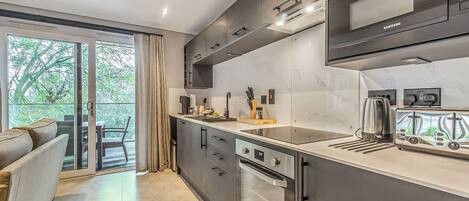 Kühlschrank, Ofen, Herdplatte, Geschirrspüler