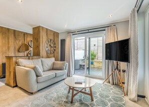 Living area - Enjoy a break in the Mill Pond Premier Lodge. (Wallingford)