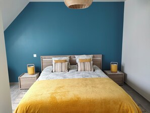 3 bedrooms, iron/ironing board, WiFi, bed sheets