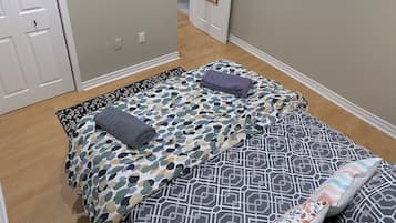 1 quarto, Wi-Fi de cortesia, roupa de cama