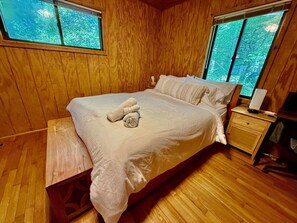 2 bedrooms, desk, iron/ironing board, free WiFi - 2BR Cottage, walk to Wake Forest (Winston-Salem)