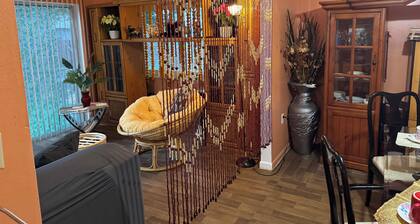 3-bedroom house in charming Ocala with AC, WiFi. Enjoy your stay