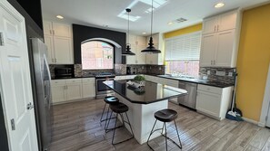 Fridge, microwave, oven, stovetop - Luxury 6BR Villa · 4000sqft · 11 Beds · Sleeps 16+ · Parking · Near Strip (Las Vegas)