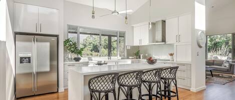 Micro-ondes, four, plaque de cuisson, lave-vaisselle