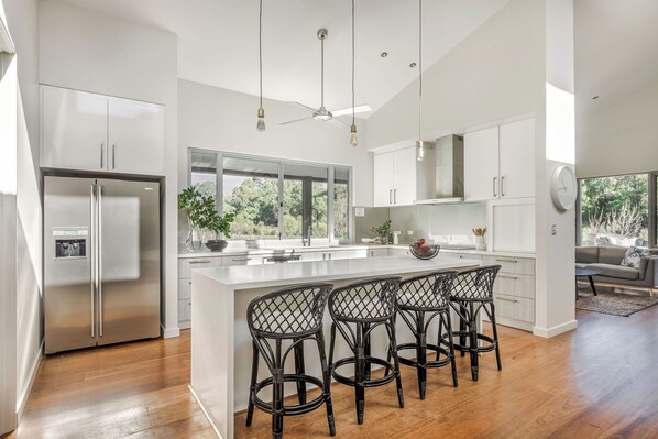 Mikrowelle, Ofen, Herdplatte, Geschirrspüler