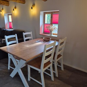 Dining - Apartment 'Scheibe' with Mountain View and Wi-Fi (Bertsdorf-Hörnitz)