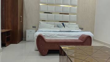 Deluxe Suite | Desk, laptop workspace, free WiFi