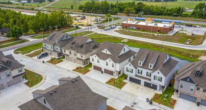 Roaring Tigers Hidden Paradise near LSU - SD5629