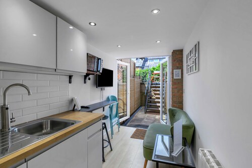 Sheffield 1-Bed Flat by Parks, Trails & Woodland