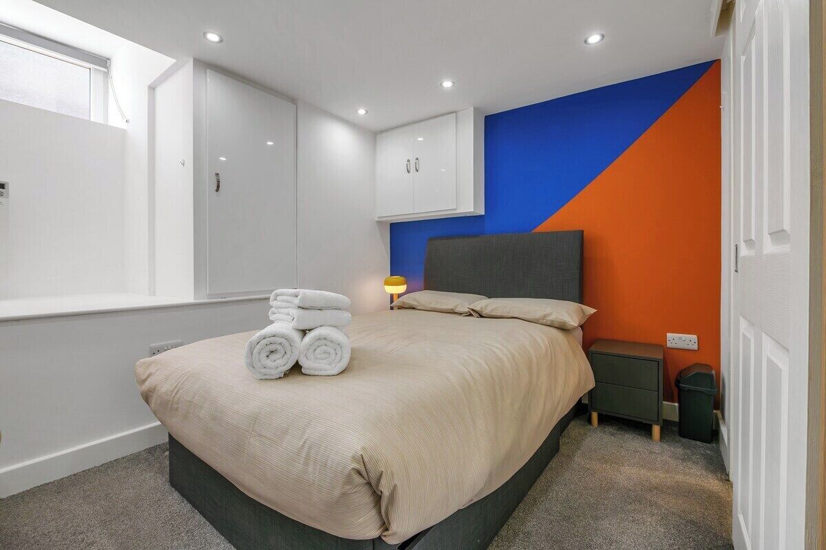 2 habitaciones, tabla de planchar con plancha y wifi gratis 