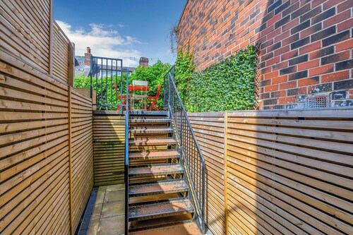 Sheffield 1-Bed Flat by Parks, Trails & Woodland