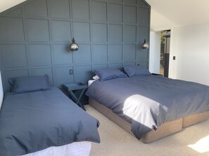 4 bedrooms, iron/ironing board, free WiFi, bed sheets