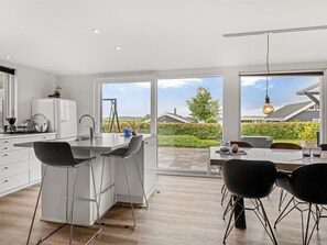 Fridge, microwave, dishwasher, cookware/dishes/utensils