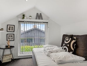 5 bedrooms