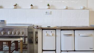 Refrigerador, cafetera/tetera