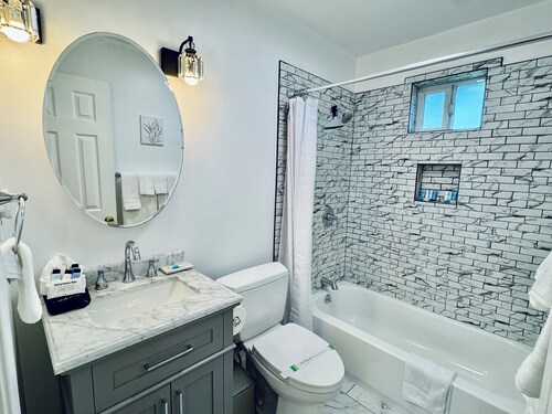 3BR Family Home • W/D, Parking, BBQ, Backyard & Premium Comfort