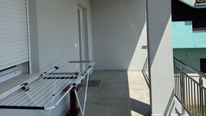 A balcony with a drying rack, a window with blinds, and a tiled floor. - Charming 3-bedroom Villa in lovely Shkodër with AC (Shkodër)