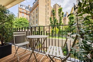 Outdoor dining - Bail Mobilité - Neuilly - 1 chambre - Balcon (Neuilly-sur-Seine)