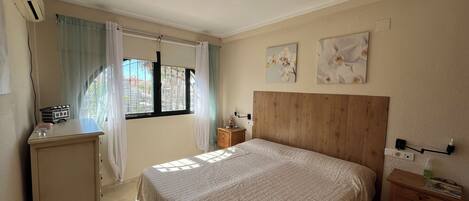 1 bedroom, bed sheets