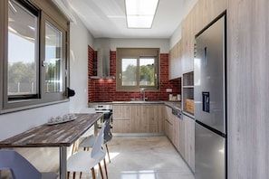 Fridge, microwave, dishwasher, coffee/tea maker