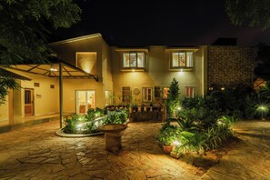 ด้านหน้าที่พัก