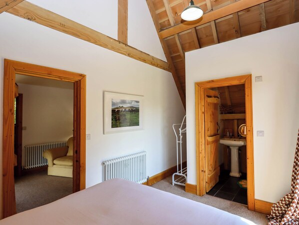 2 bedrooms, individually decorated, individually furnished, free WiFi