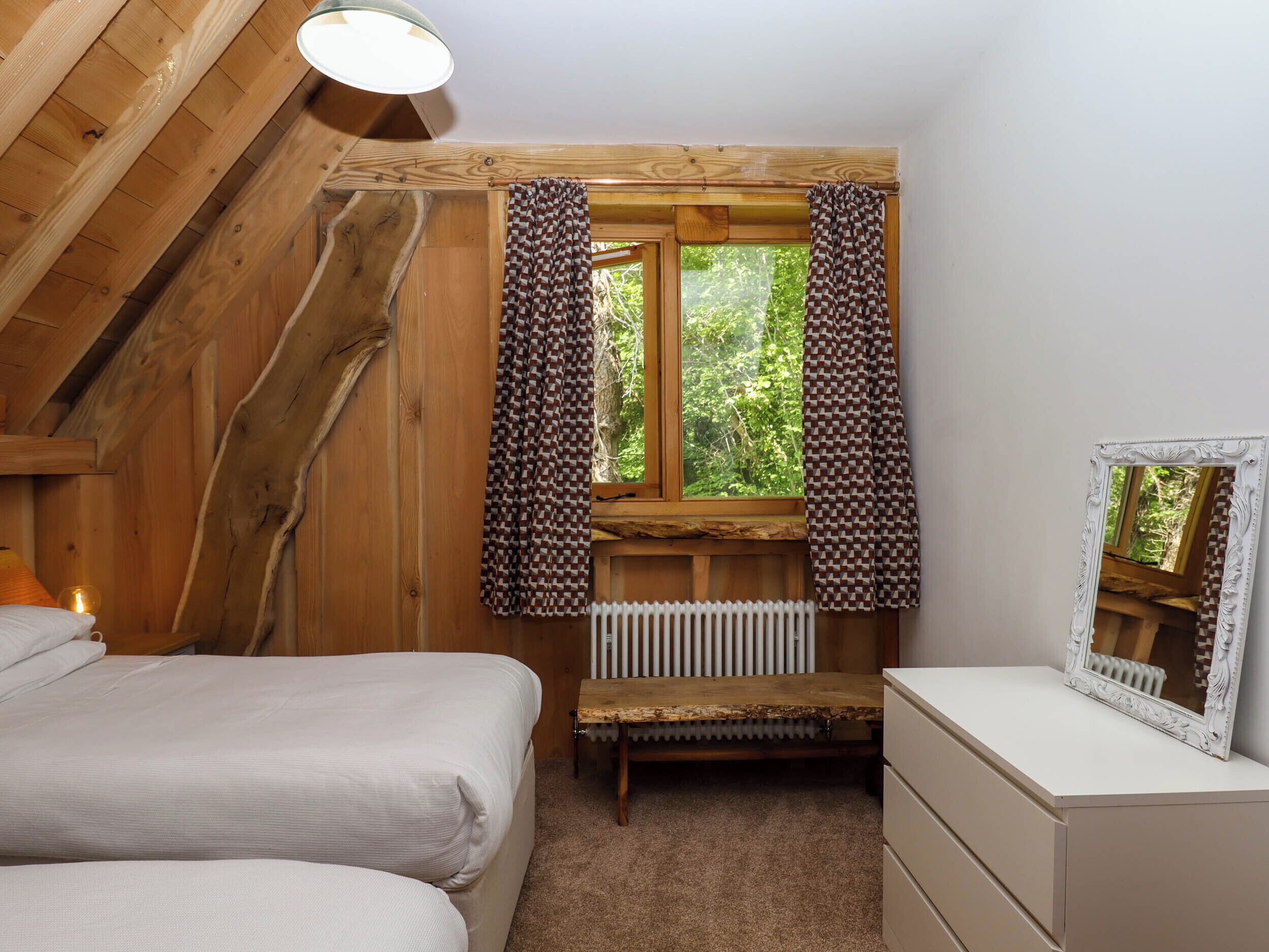 2 bedrooms, individually decorated, individually furnished, free WiFi