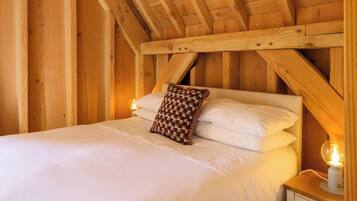 2 bedrooms, individually decorated, individually furnished, free WiFi
