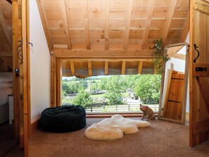 Interior - Pucklechurch (Newton Abbot)