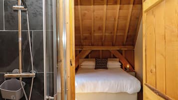 2 bedrooms, individually decorated, individually furnished, free WiFi