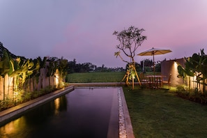 10 outdoor pools