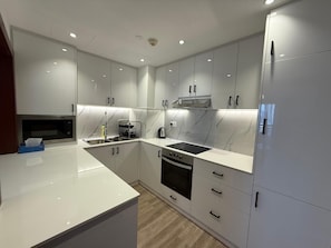 Private kitchen - 2BR, Modern Apartment The Walk (Dubai)