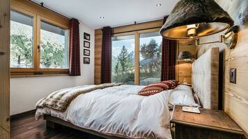 4 bedrooms, WiFi, bed sheets