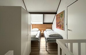 3 bedrooms, travel crib, free WiFi