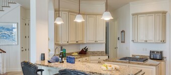 11 Singleton Beach by AvantStay | Oceanfront Retreat w/ Private Pool + Boardwalk