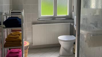 Douche, serviettes fournies