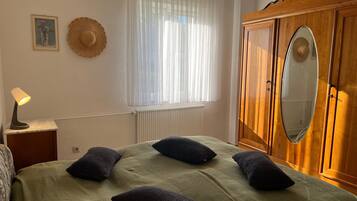 1 bedroom, free WiFi, bed sheets