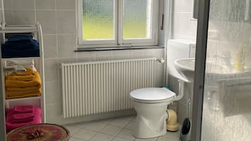 Douche, serviettes fournies
