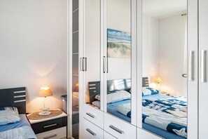 2 bedrooms, iron/ironing board, free WiFi