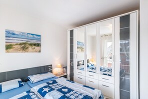 2 bedrooms, iron/ironing board, free WiFi