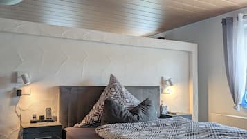 1 bedroom, desk, soundproofing, free WiFi