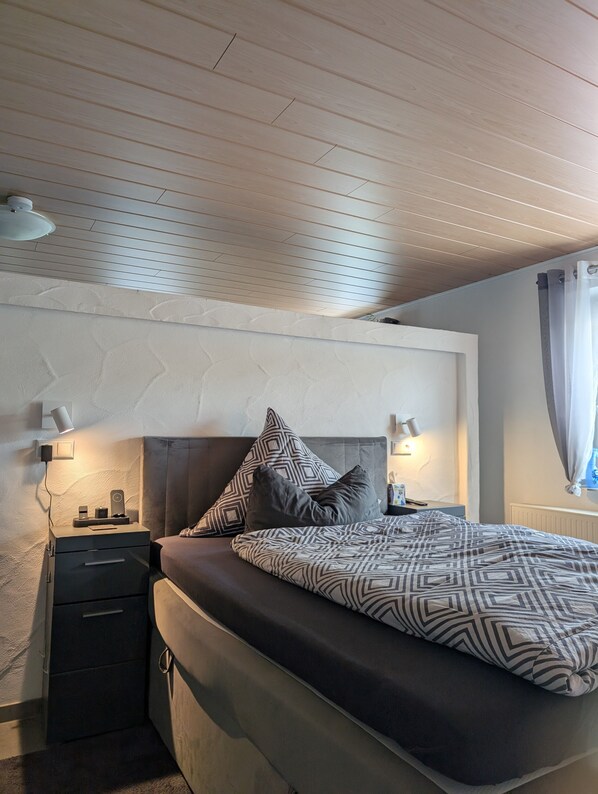 1 bedroom, desk, soundproofing, free WiFi