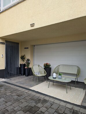 Terrace/patio - Apartment 'An Der Quell' with Private Terrace, Private Garden and Wi-Fi (Blankenheim)
