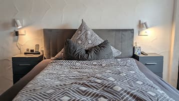 1 bedroom, desk, soundproofing, free WiFi